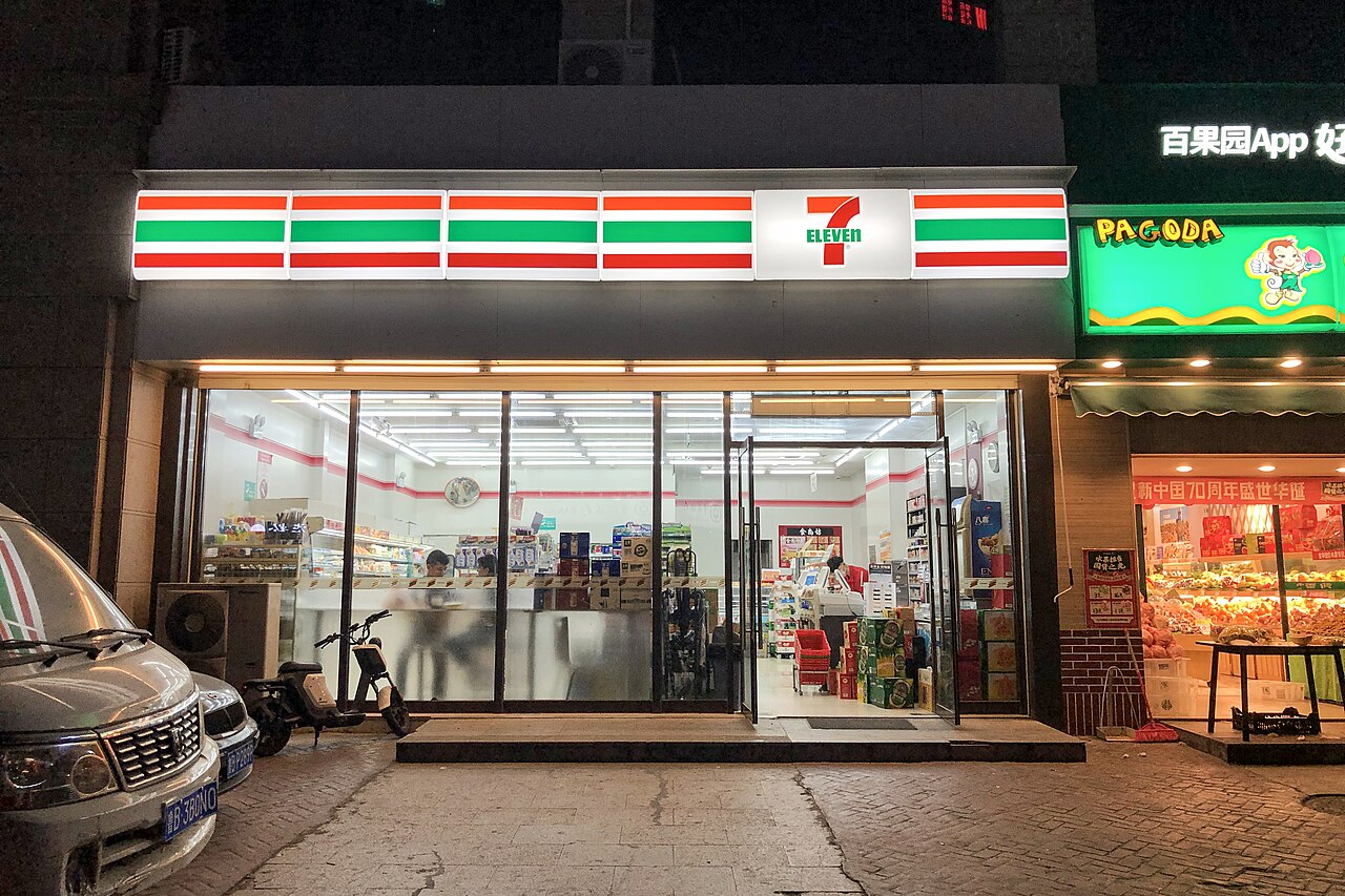 Круглосуточный магазин в районе Шинань