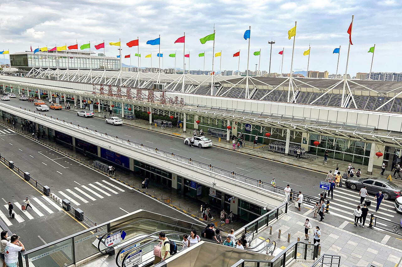 Терминал аэропорта Феникс в Санье